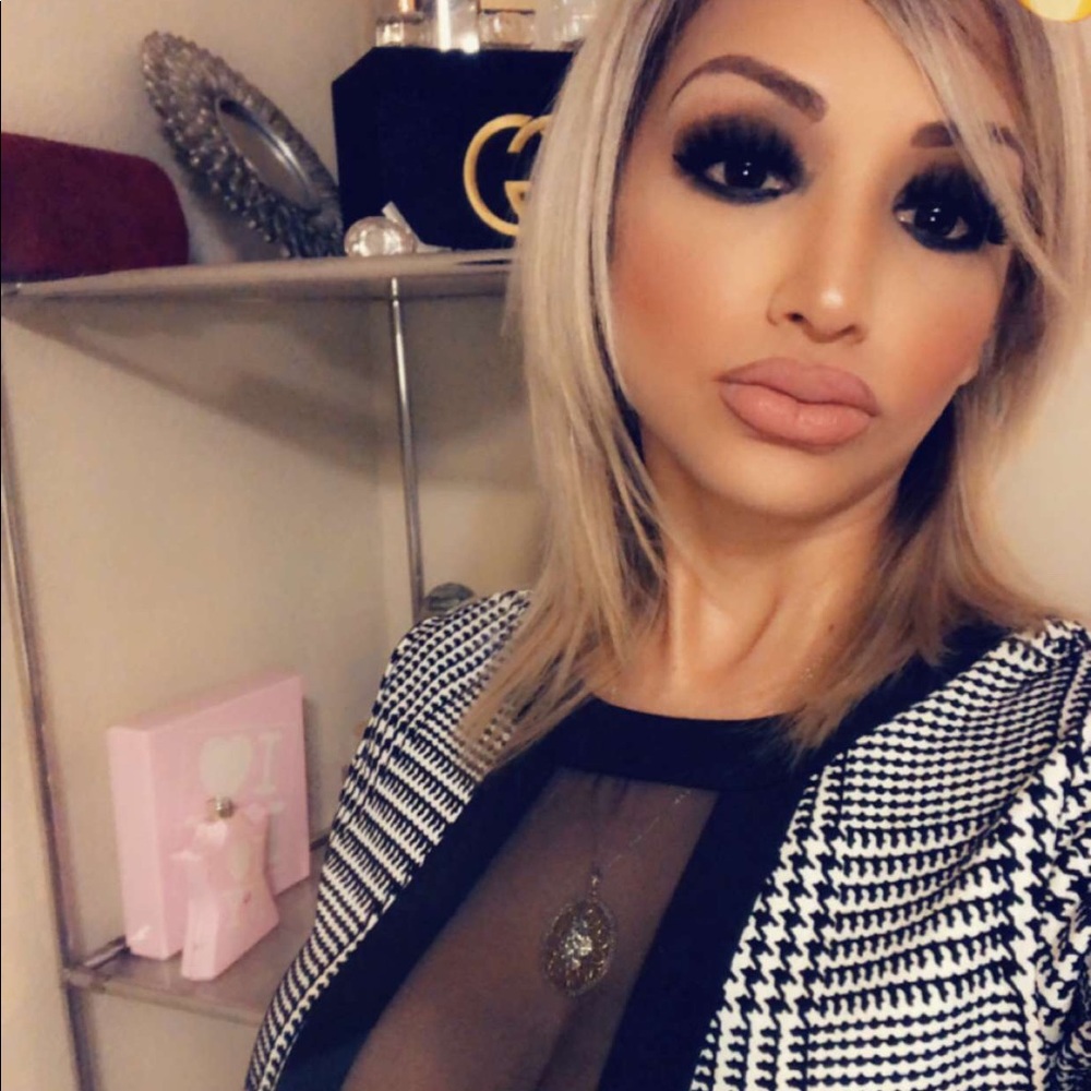 Meet your Posher, Barbie Houston